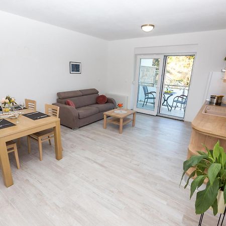 Apartmani Villa Paulo Starigrad Paklenica Room photo