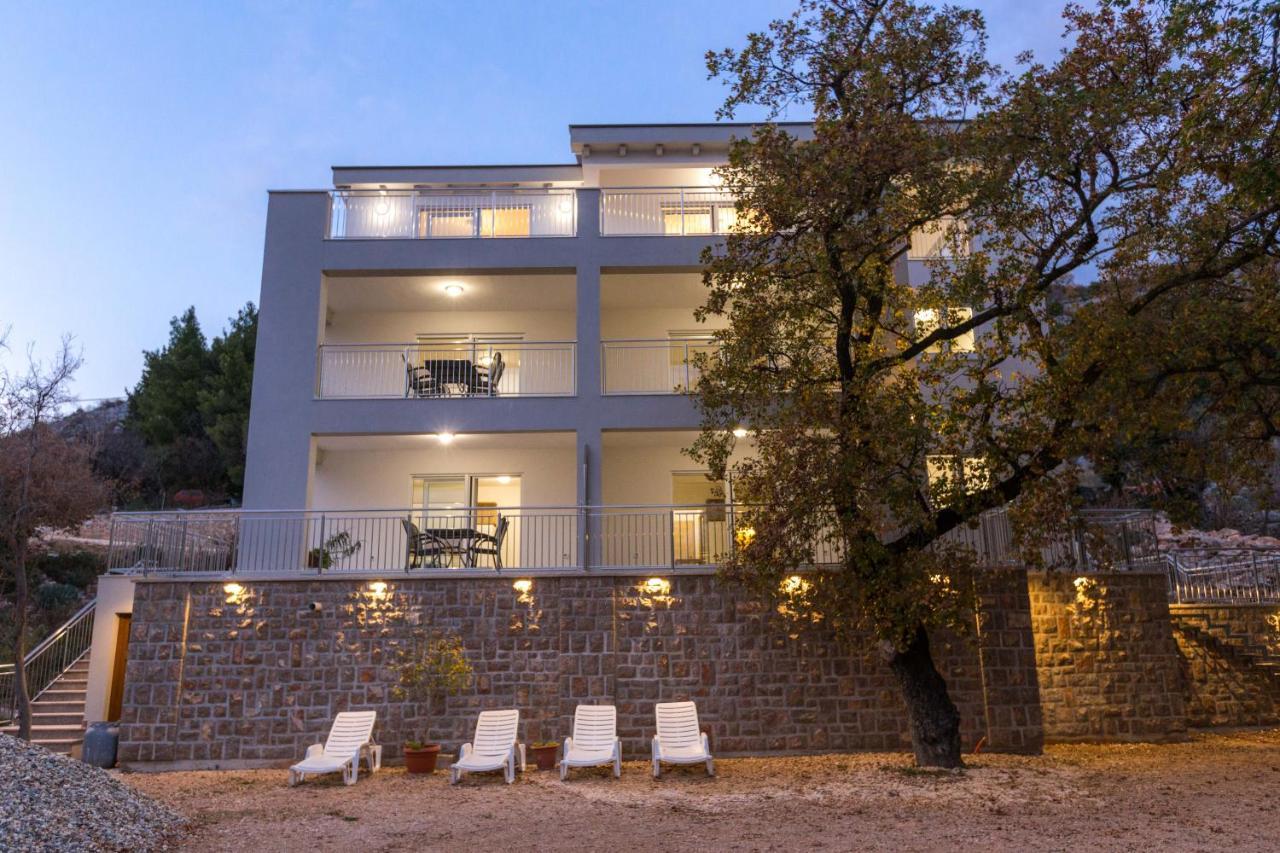 Apartmani Villa Paulo Starigrad Paklenica Exterior photo