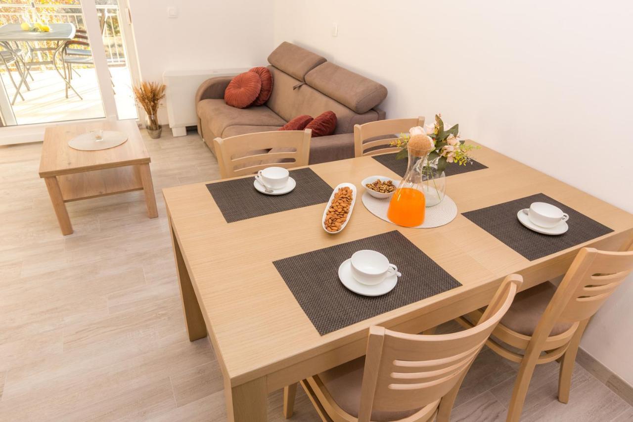 Apartmani Villa Paulo Starigrad Paklenica Exterior photo