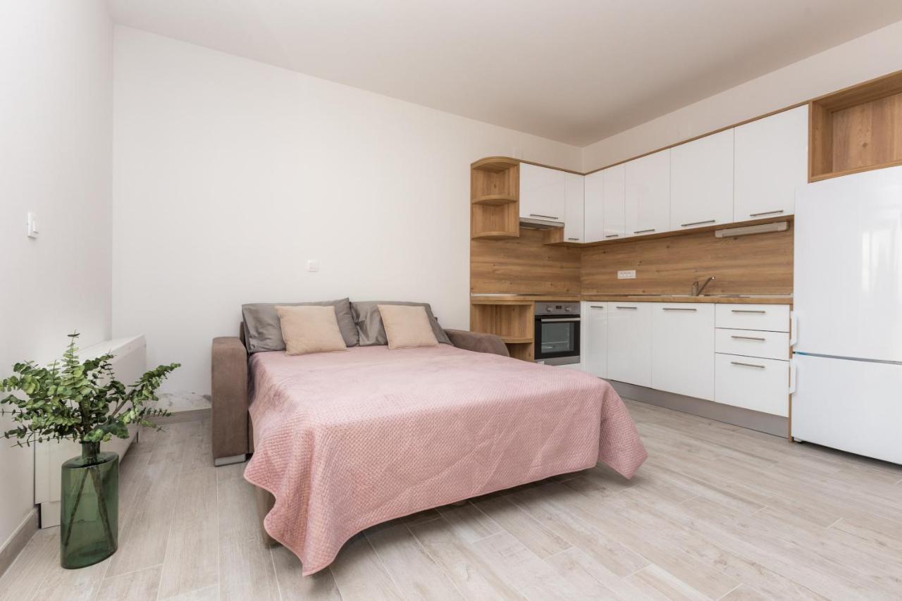 Apartmani Villa Paulo Starigrad Paklenica Exterior photo