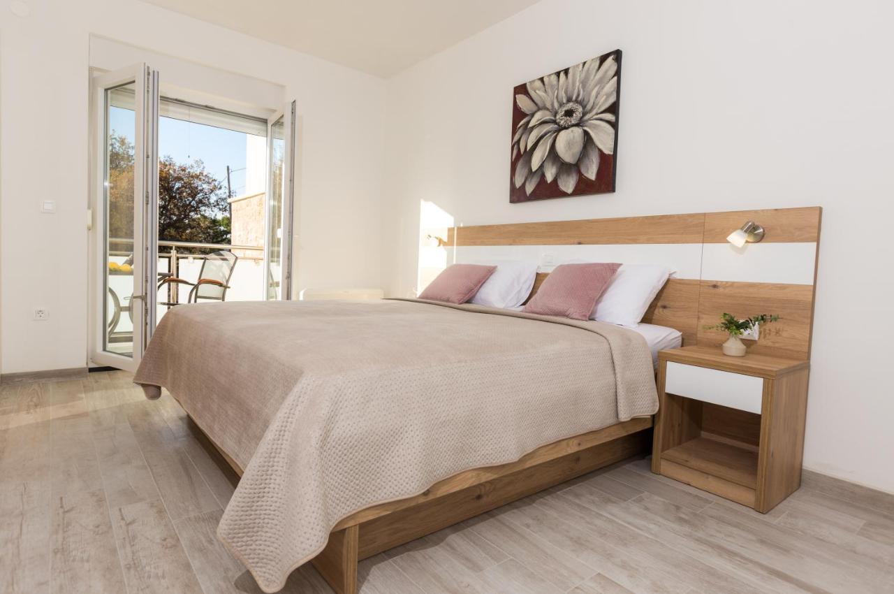 Apartmani Villa Paulo Starigrad Paklenica Exterior photo