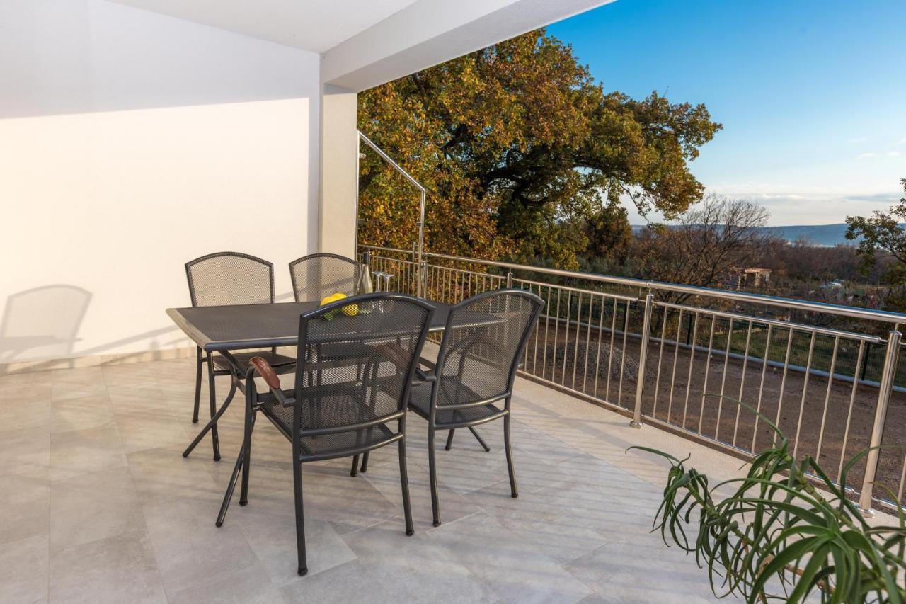 Apartmani Villa Paulo Starigrad Paklenica Exterior photo