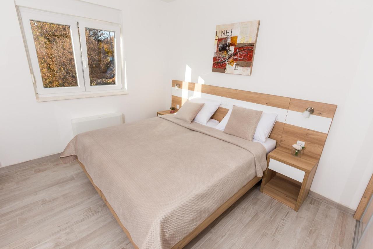 Apartmani Villa Paulo Starigrad Paklenica Exterior photo