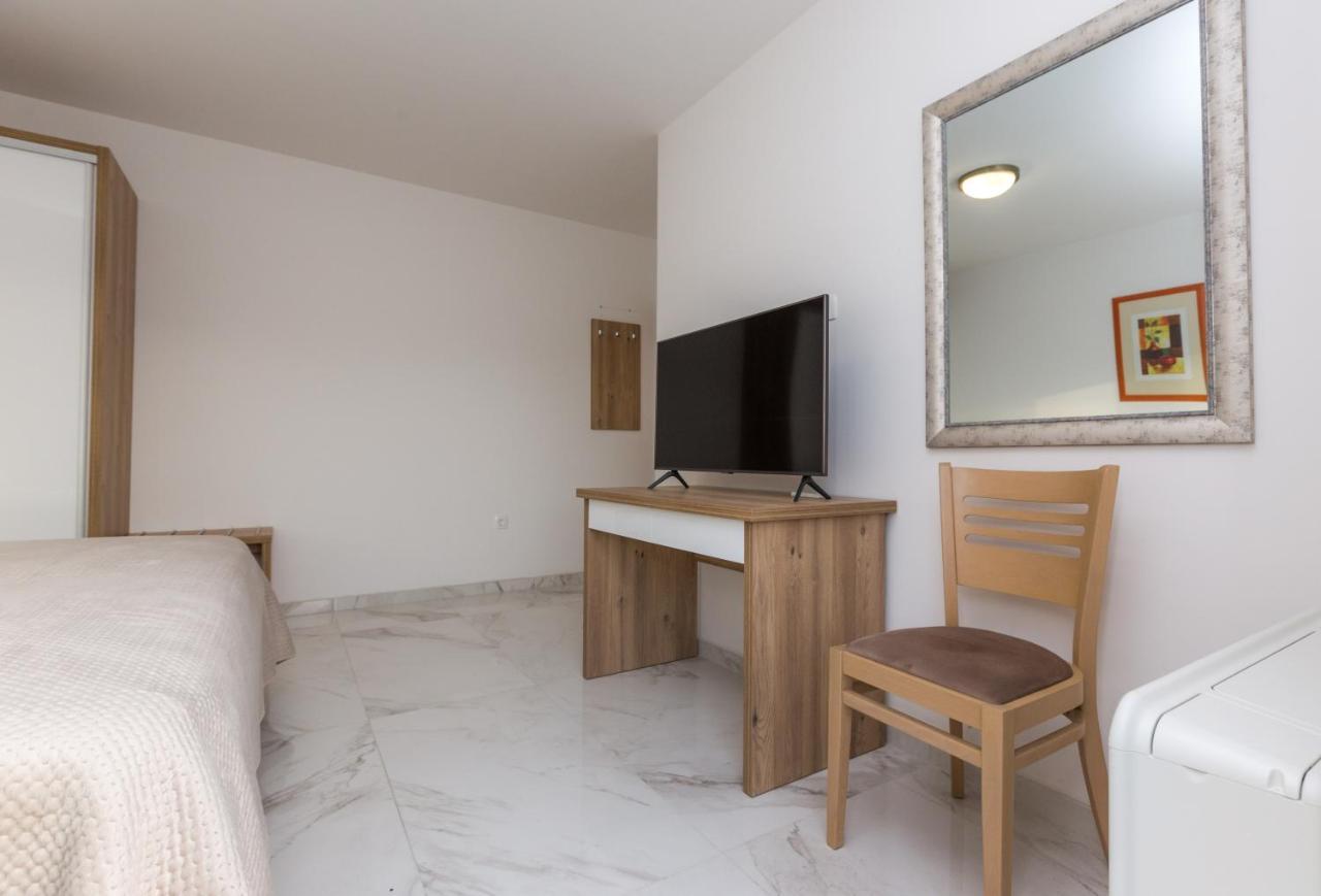 Apartmani Villa Paulo Starigrad Paklenica Exterior photo