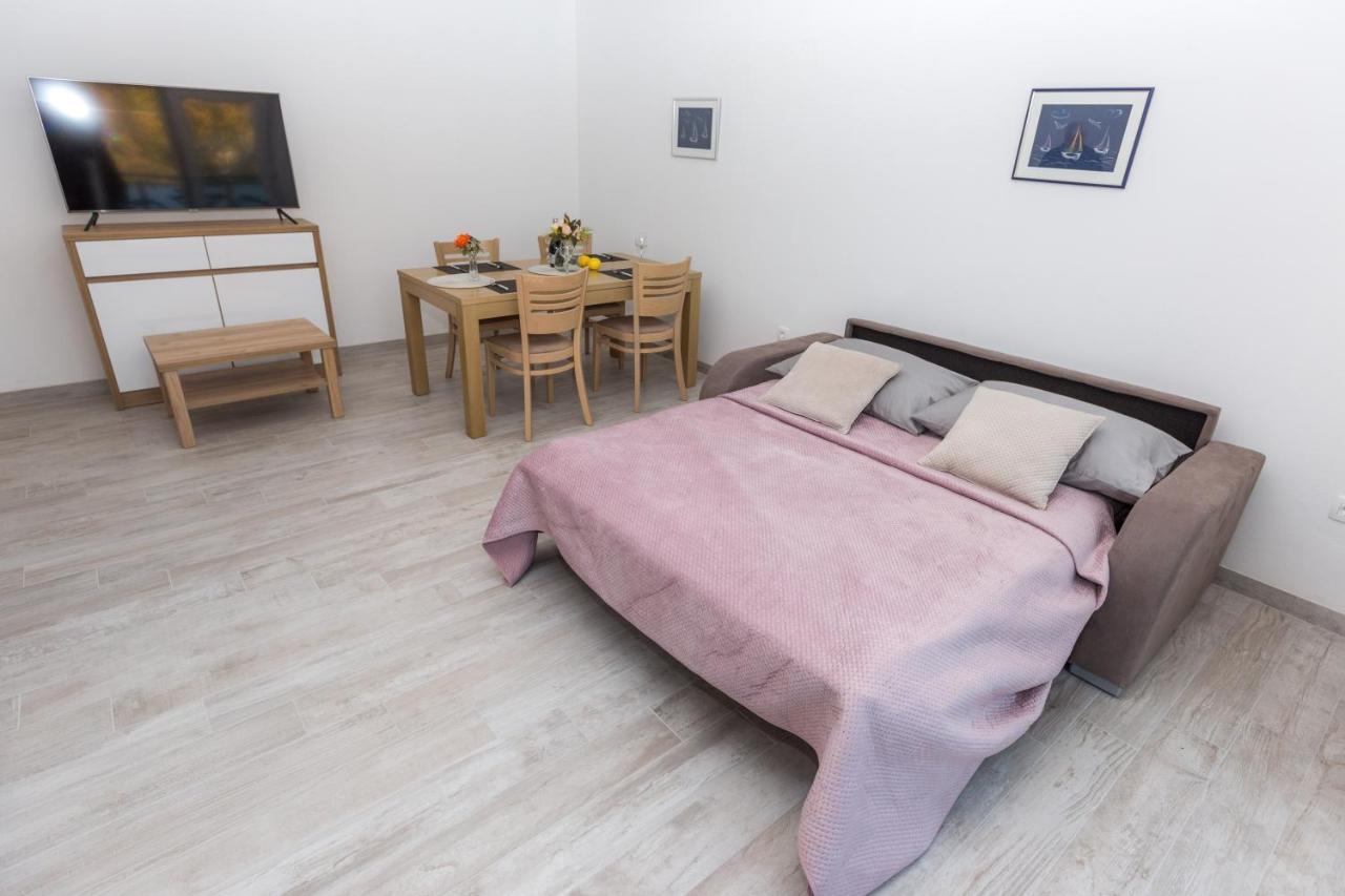 Apartmani Villa Paulo Starigrad Paklenica Exterior photo