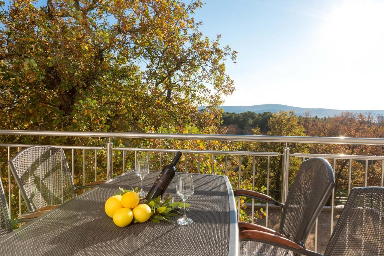 Apartmani Villa Paulo Starigrad Paklenica Exterior photo