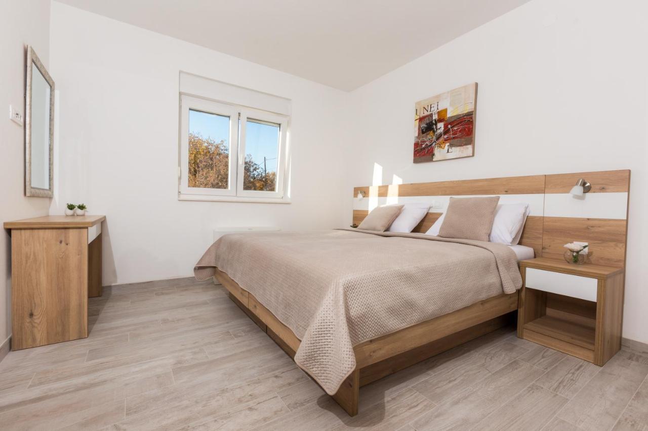 Apartmani Villa Paulo Starigrad Paklenica Exterior photo
