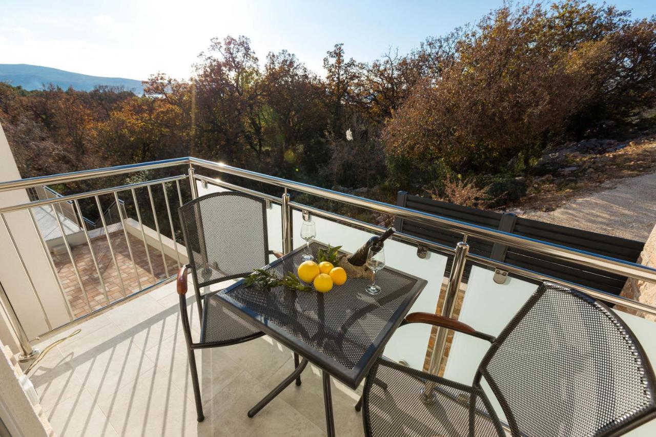 Apartmani Villa Paulo Starigrad Paklenica Exterior photo