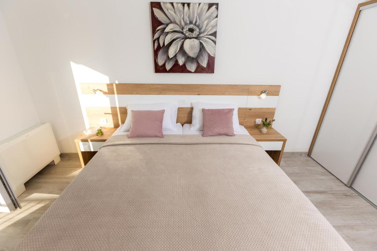 Apartmani Villa Paulo Starigrad Paklenica Exterior photo