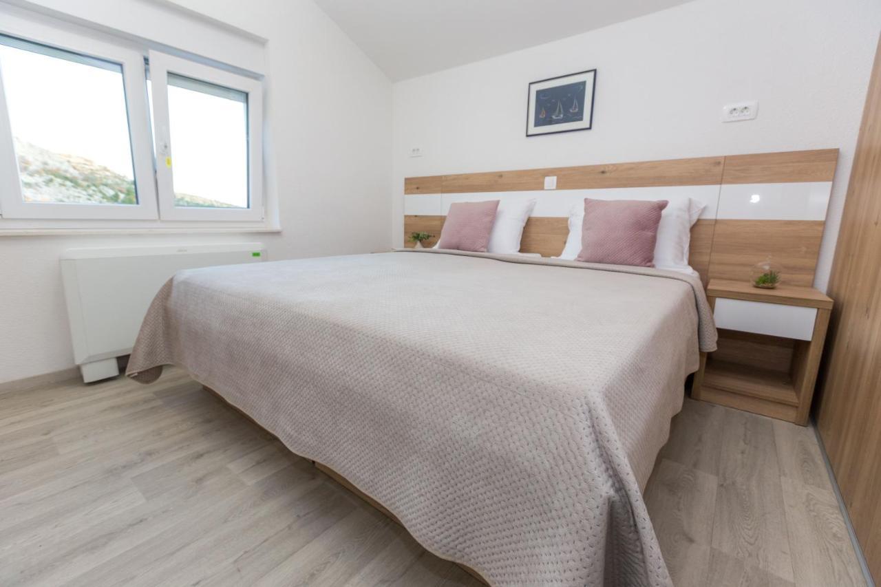 Apartmani Villa Paulo Starigrad Paklenica Exterior photo