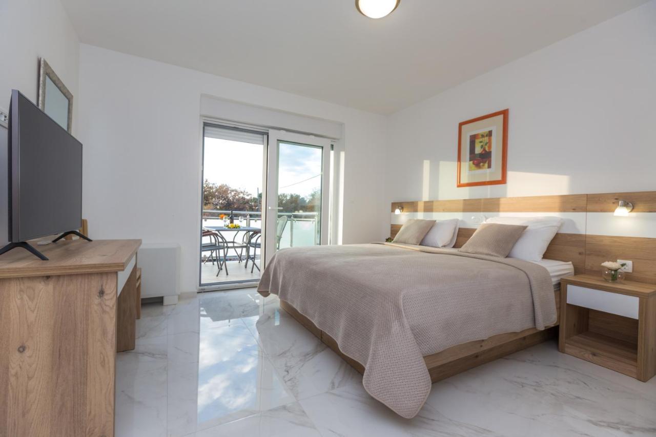 Apartmani Villa Paulo Starigrad Paklenica Exterior photo