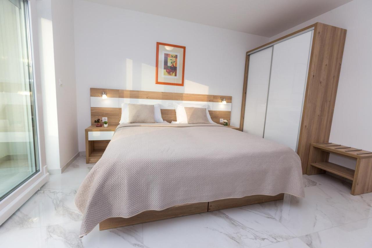 Apartmani Villa Paulo Starigrad Paklenica Exterior photo