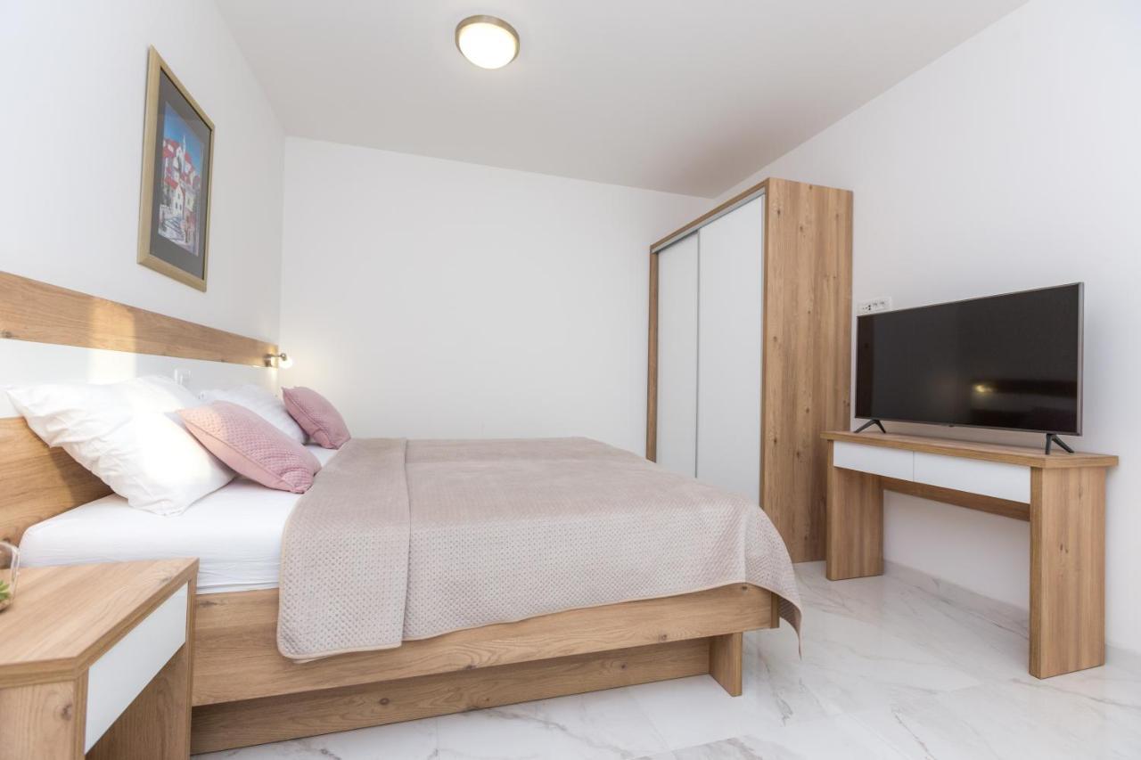 Apartmani Villa Paulo Starigrad Paklenica Exterior photo