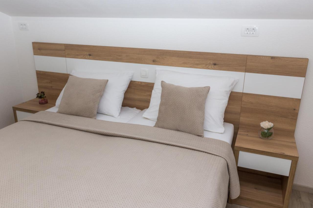 Apartmani Villa Paulo Starigrad Paklenica Exterior photo