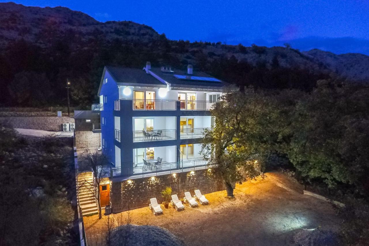 Apartmani Villa Paulo Starigrad Paklenica Exterior photo