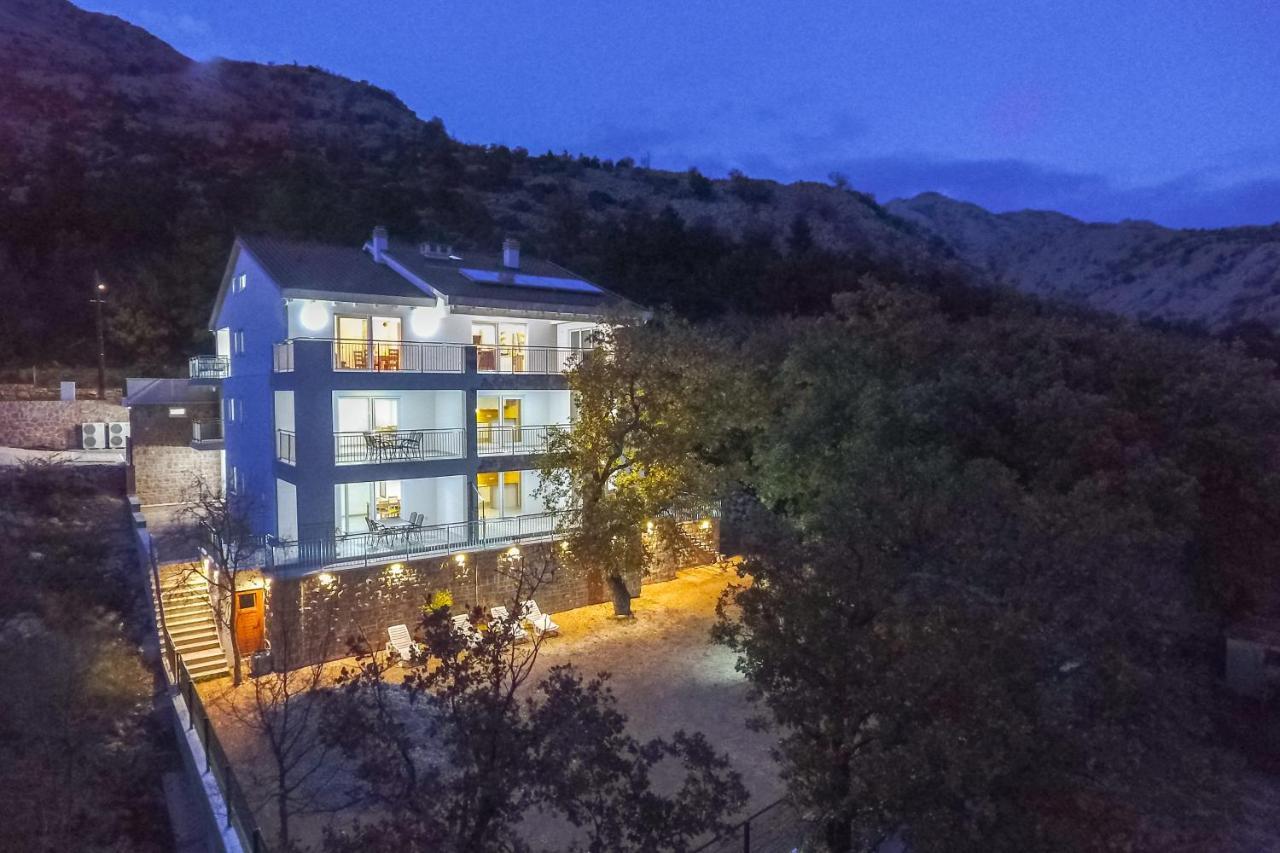 Apartmani Villa Paulo Starigrad Paklenica Exterior photo