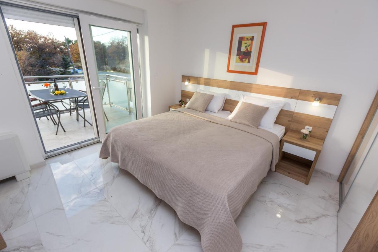 Apartmani Villa Paulo Starigrad Paklenica Exterior photo